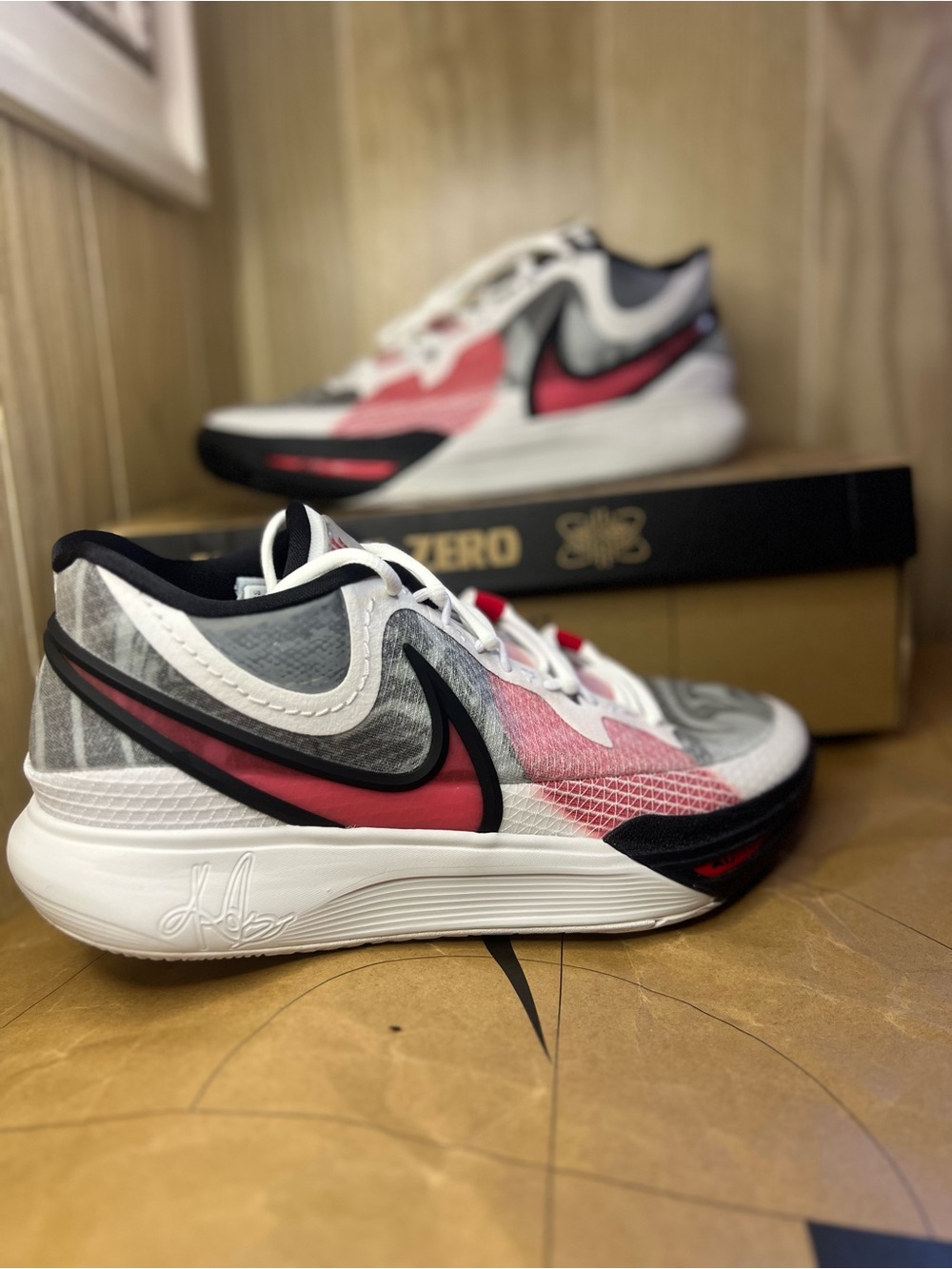 Nike Kyrie 8 Basketball Shoes White Red Black Men’s Size 13 New